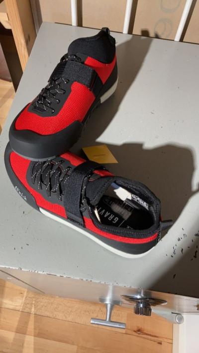 Fizik Schuh Gravita Tensor Flat red black Gr. 42 Produktbild 1